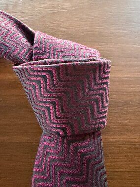 English Laundry Burgundy Navy Zigzag Pattern Tie